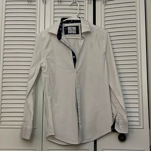 Men’s white collard button down shirt